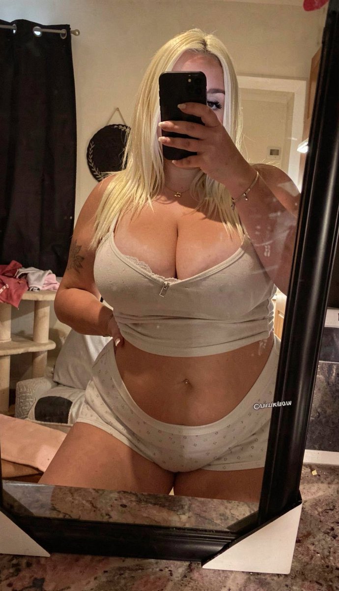 Ankitjowv's tweet photo. Staying home but still causing trouble with my fat 👅 https://t.co/EQJFdTXLt9
