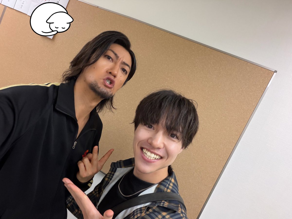 piss1028's tweet photo. 123seasons AND ENDLESS
『Anti-Clockwise sprinter』2日目終幕

今日も客席から
沢山のお力を頂戴しました
ありがとうございました！

#うみステ 大好きなまひと兄ぃが
#WorldCode 期待の注目株の郁哉が
見届けてくれました
嬉しい言葉までかけて下さって😭

明日からも
デュランを生きます
#アンクロ https://t.co/4b1Vi5rjsu