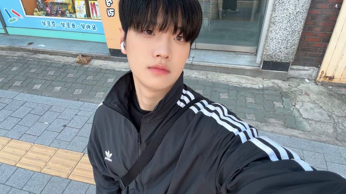 Mystory2ztr's tweet photo. Thank you so much, Changmin oppa, for always supporting Wookie and helping him so much. 🤍
Please travel safely and take good care of yourself on your way to work!
#Changmin #Kimchangmin #fitchek https://t.co/AHuziLxe04