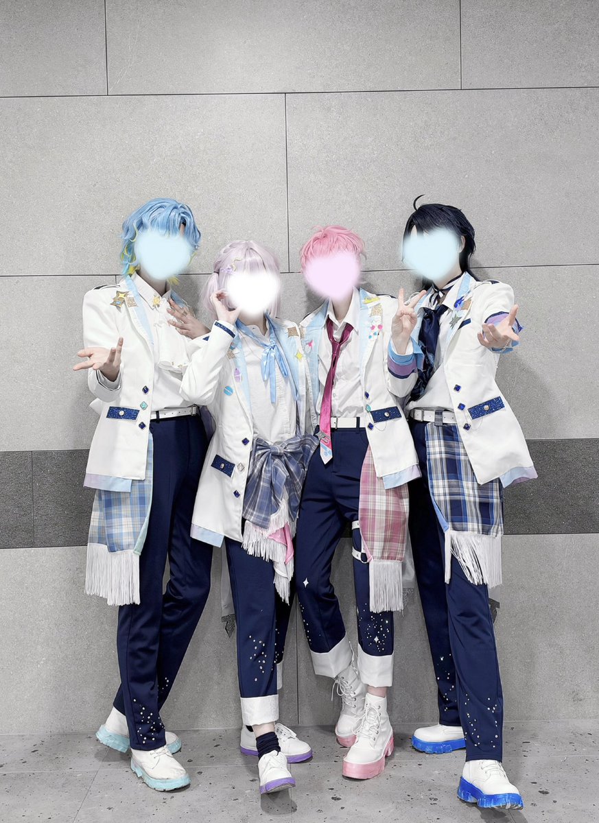 s2uzii's tweet photo. すぷ다이어리 의상은 제가 네 벌 다 읏쇼쇼 만들었답니다... 8월부터 두 달 걸려서 열심히 만들엇다 !! 무대용 의상이라 활동성이랑 내구성까지 챙겨야 해서 꽤나 고심해서 만들었는데 행사 내내 칭찬받아서 엄청나게 텐션 아가루였다네요 ✨🫰🩵 모델들이 다 넘 좋았던 덕이야 https://t.co/fTY1RGqSVL
