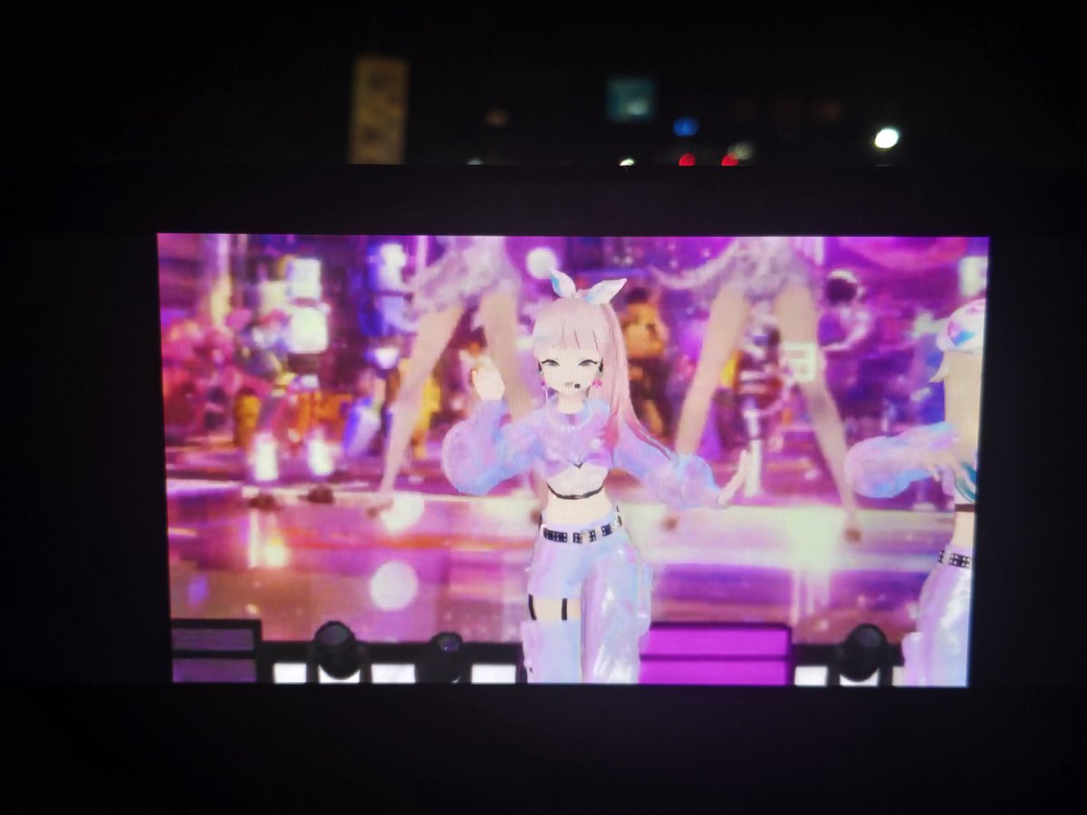 creckarn's tweet photo. HIMEHINAライブ無料なの太っ腹すぎるので運転しながら流すなど……

HIMEHINAのライブ実際に行ったことあるけど持ち曲もカバー曲もバラエティ広い上にぶち上がる曲ばかりで神ライブでしたね https://t.co/G2zjncou01