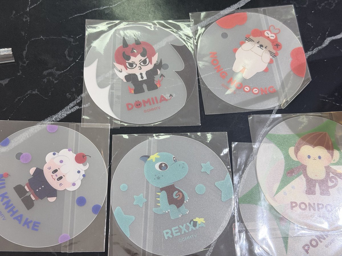 kbpmy's tweet photo. wts | ขายแผ่นรองแก้ว

✨ โดเมียร์ น้องนุ่ง นิลเนค ป้อนป้อน เร็กซ่า - 30/1

📮ปณ 40 (ส่งวันที่ 8) | นัดรับหน้างานวันนี้

#GMMTVFANIVAL2026HappyFamily
#ตลาดนัดgmmtv https://t.co/DZw0rXaWy0