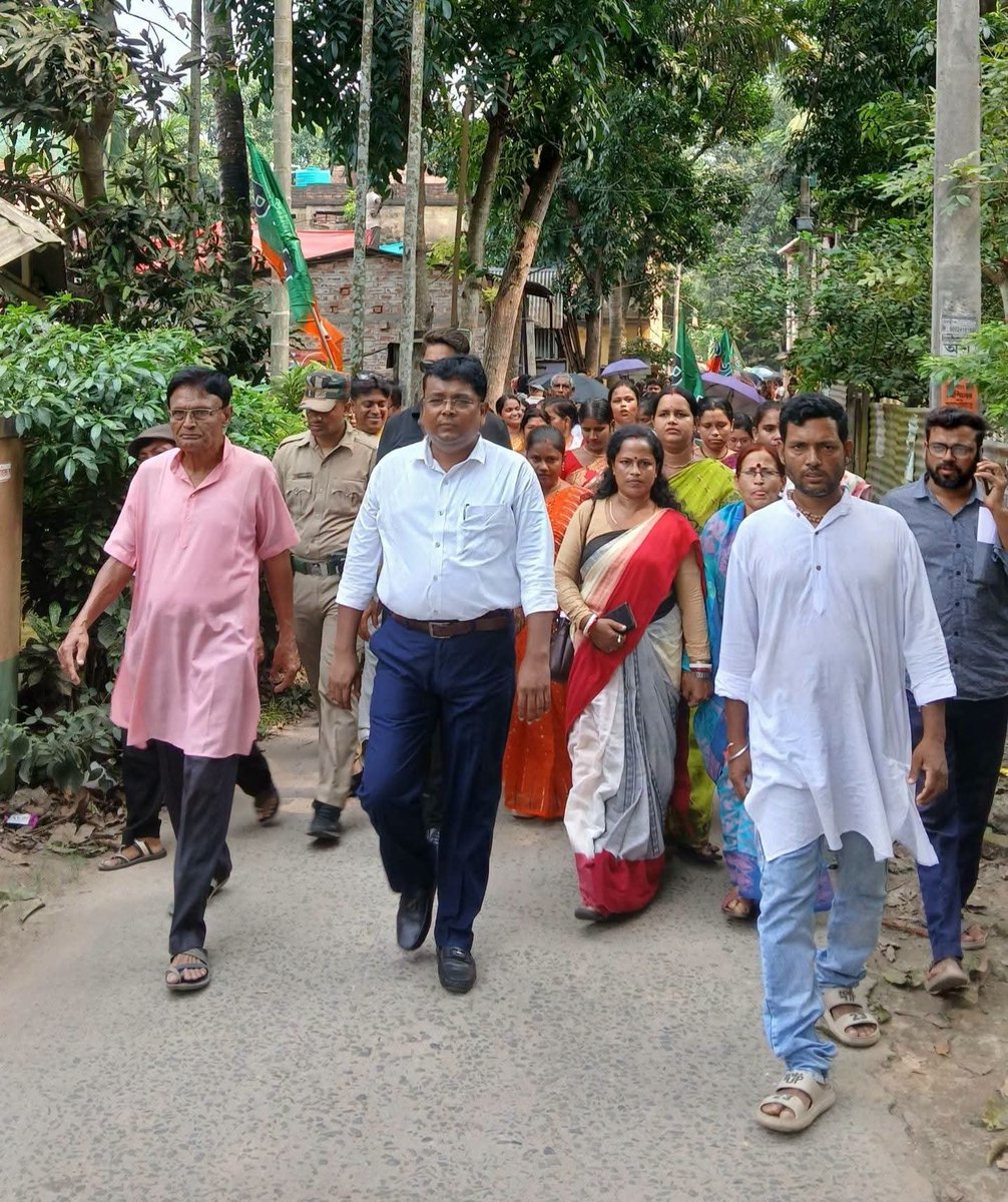 tapadar939248's tweet photo. পূর্বস্থলী দক্ষিণ বিধানসভার অন্তর্ভুক্ত পূর্বস্থলী ১ নং ব্লকের অন্নপূর্ণা ভান্ডার পাওয়ার উচ্ছ্বাসে প্রধানমন্ত্রী নরেন্দ্র মোদীজি ও পশ্চিমবঙ্গের মুখ্যমন্ত্রী মাননীয় শুভেন্দু অধিকারী মহাশয়কে ধন্যবাদ জ্ঞাপন জানালেন মা- দিদিরা "সেবা সংকল্প অভিযান"! এর মধ্য দিয়ে। 🇮🇳🙏 https://t.co/U8XYur16Wo