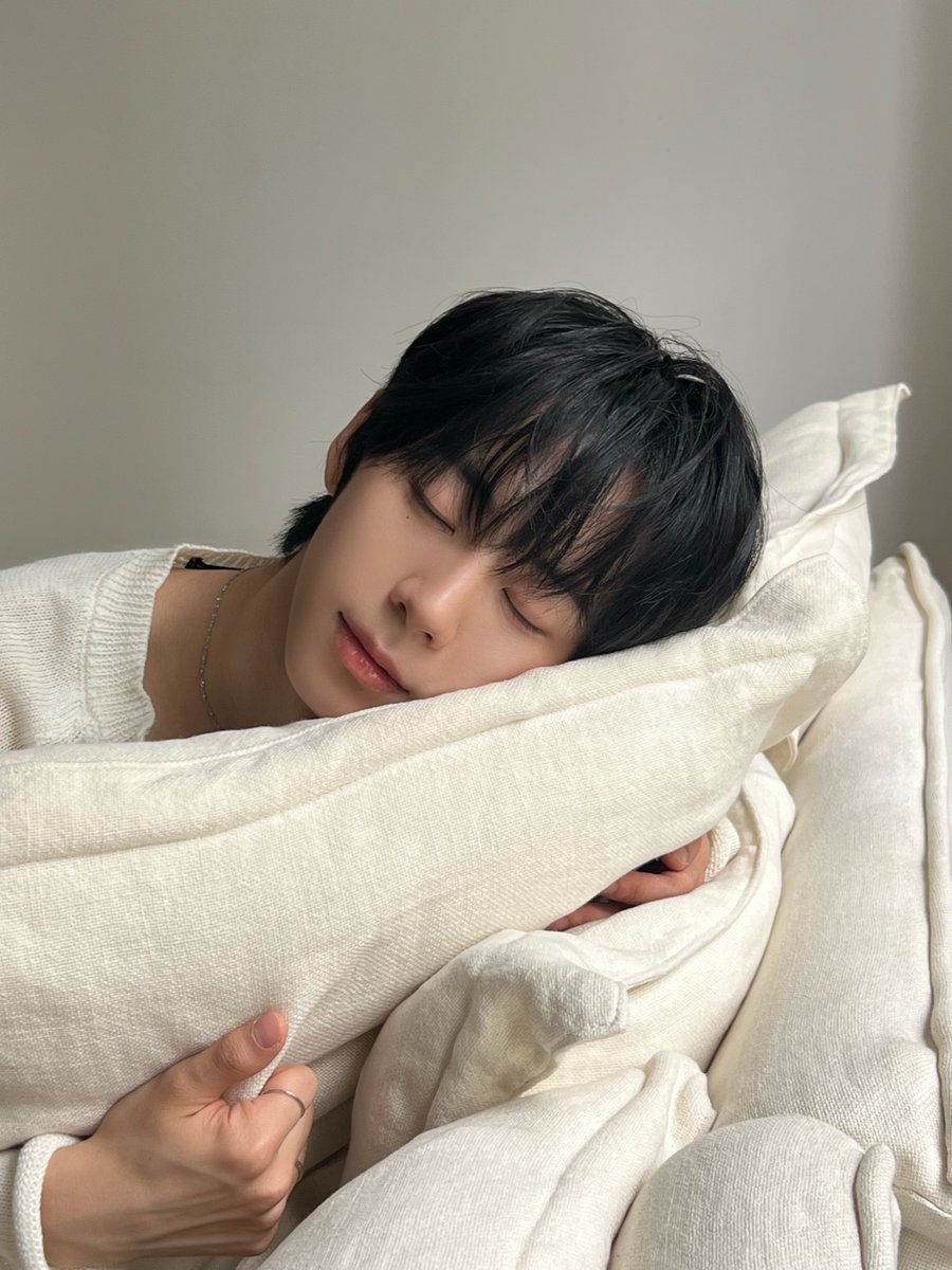 hourlysjw's tweet photo. #SEOJEONGWOO #서정우 #AHOF #아홉 https://t.co/UX2W3B9jwX