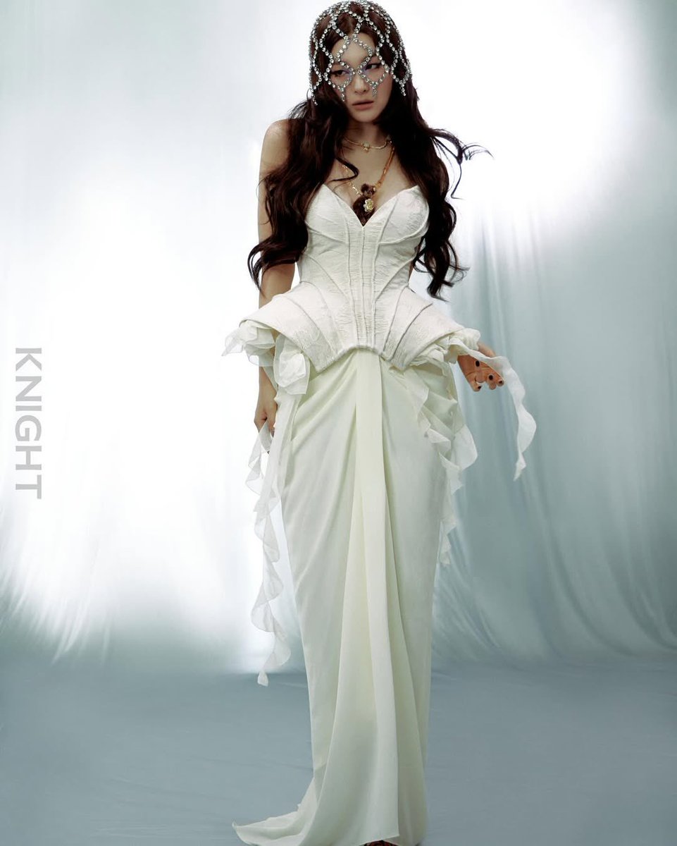 ksgdinas's tweet photo. seulgi for knight china magazine https://t.co/wDwvqx6w9n