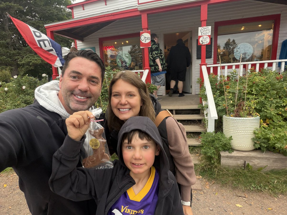 DanielFanning's tweet photo. Fall 🍁 fun up the north shore. We enjoyed a Saturday drive north, helping support local businesses including Great Lakes Candy Kitchen, Burlington Station, Betty’s Pies, and Blackwoods in Two Harbors. #SupportLocal #FallColors #NorthShore #ExploreMN #LakeSuperior #ShopSmall https://t.co/gYa3Oo40sp