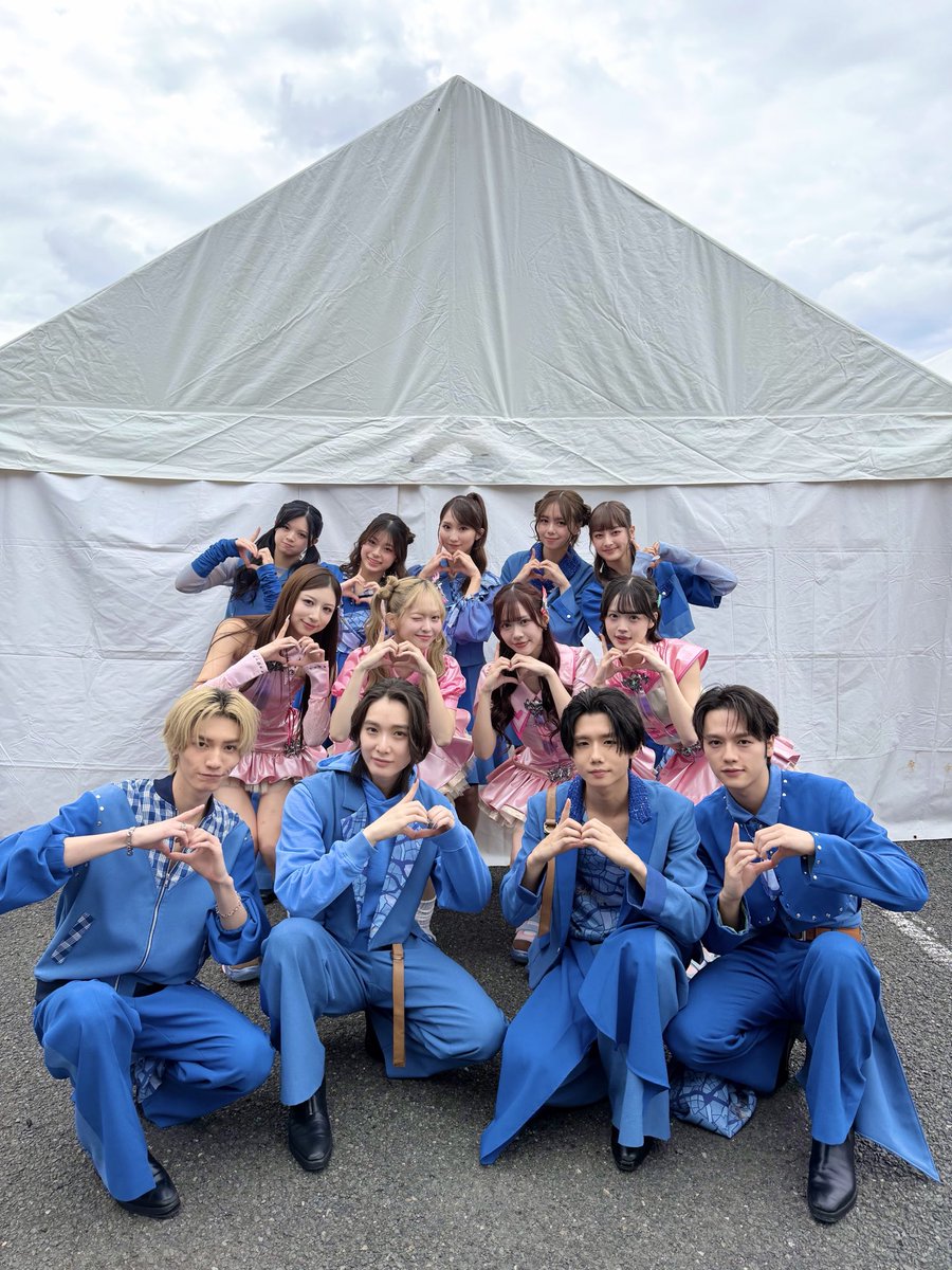 onefive_music's tweet photo. 「a-nation 2026」
ㅤ
ONE LOVE ONE HEARTさん(@LOVEONE_staff )と
お写真を撮らせていただきました📷✨
ㅤ
ありがとうございました❤️‍🔥
#ラブワン #oneloveoneheart #onefive #anation #anation2026 https://t.co/fgrsfJPB0g