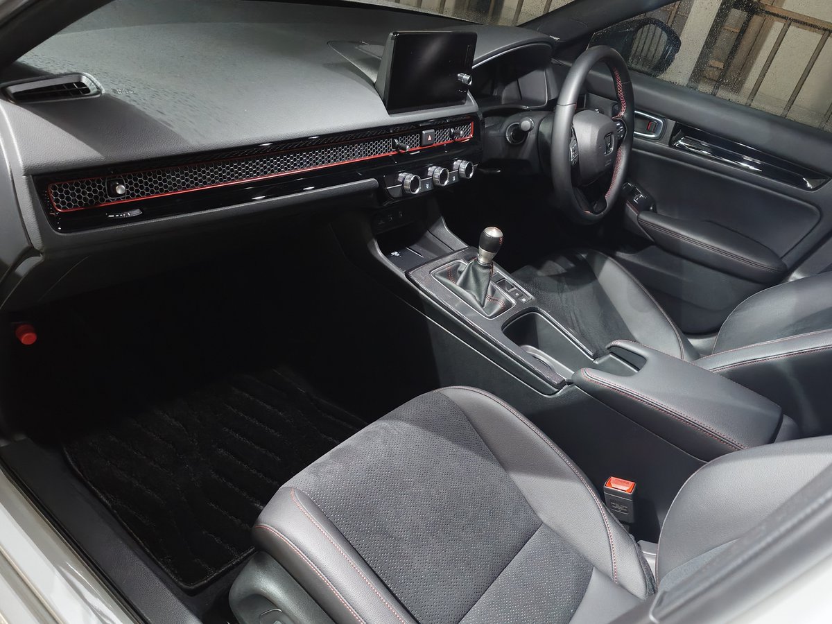 EllpyoneRS_FL1's tweet photo. ニューマイカー納車されました!!
デザインと「Road Sailing」に惹かれて…
新たなカーライフを楽しむとします♪
#シビックRS #FL1 https://t.co/H1A3IrMgsy