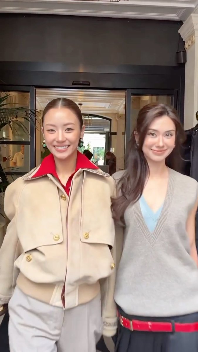 HiSandy_lolo's tweet photo. They look so perfect together, absolutely glowing. The makeup, the styling, everything is flawless. 

#CHANELSpringSummer 
#CHANEL #PFW 
#CHANELSS27xLenaMiu 
#MiuNatsha #LalinaLena https://t.co/eE1rGDbD6S