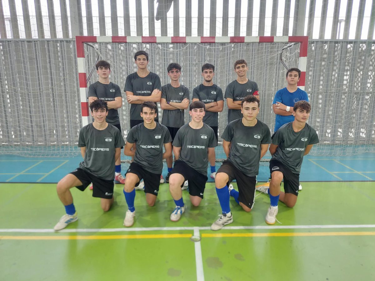 Cdcristorey's tweet photo. Continúa preparándose el Juvenil Fútsal para el inicio de competición y disputó, el pasado Sábado, un exigente partido con el @cdcmelojeros https://t.co/Dypb9slvA6