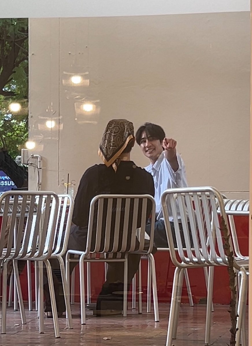 _praedow's tweet photo. จับผมอะไรคะพี่ดับฝันสาววายมาก555555 https://t.co/eqrSHMuUvx