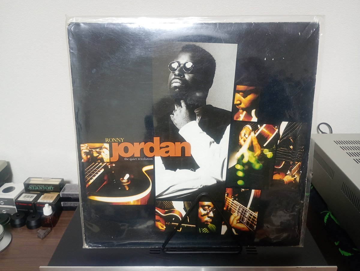masa0138's tweet photo. レコードを聴く♪
#nowplaying 
#vinyl
#AcidJazz
#RonnyJordan
#ComeWithMe https://t.co/yEFWlzQAcN