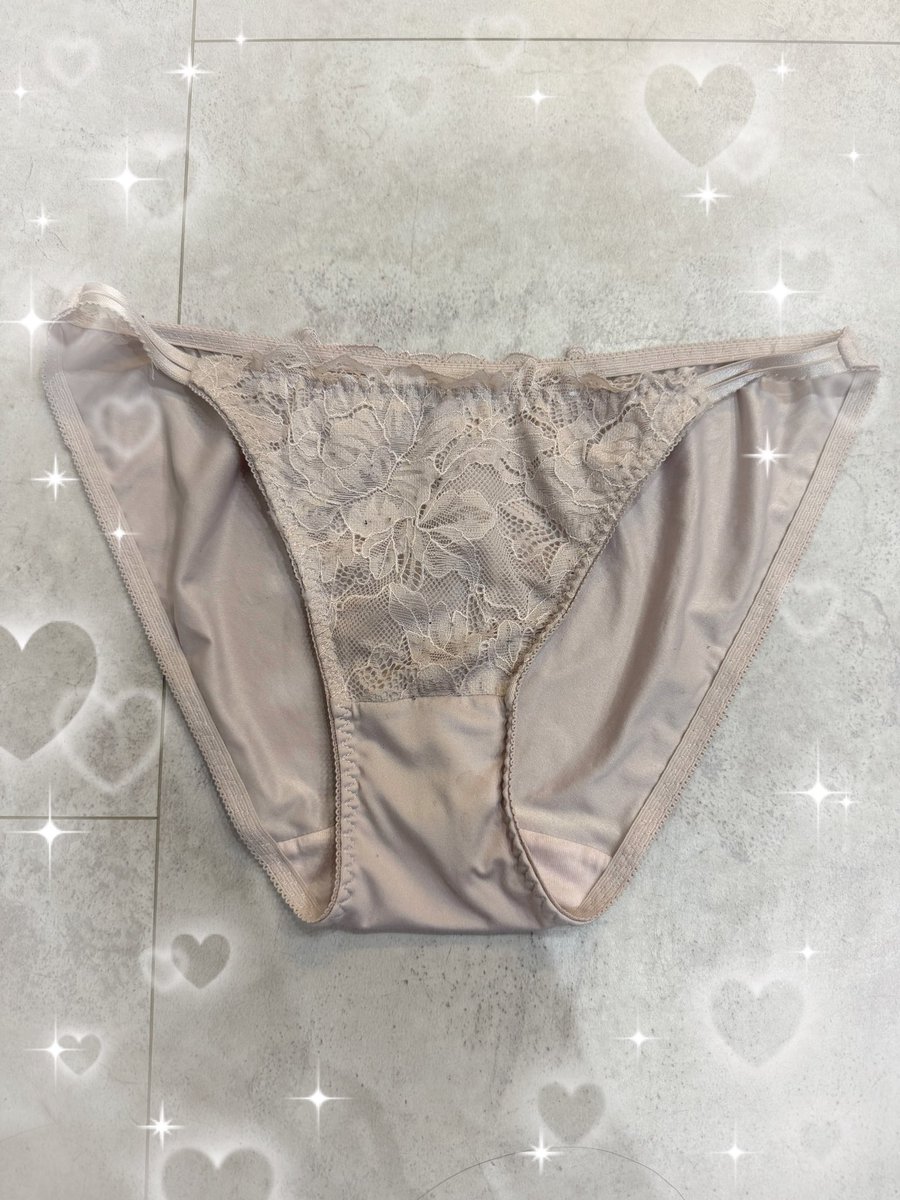miumiul2l2's tweet photo. ゲリラ販売です🎀✨
今日着用してたエメフィールのパンティ💗
送料込み2000円でお譲りします🩷
使用感ありのパンティお好きな方ぜひ🥰
明日発送可能です( ˊᵕˋ )✩‧₊˚
DMお待ちしています🥺❣

#売り子 #パンツ売ります #下着売買 https://t.co/vGwFvRxcKX