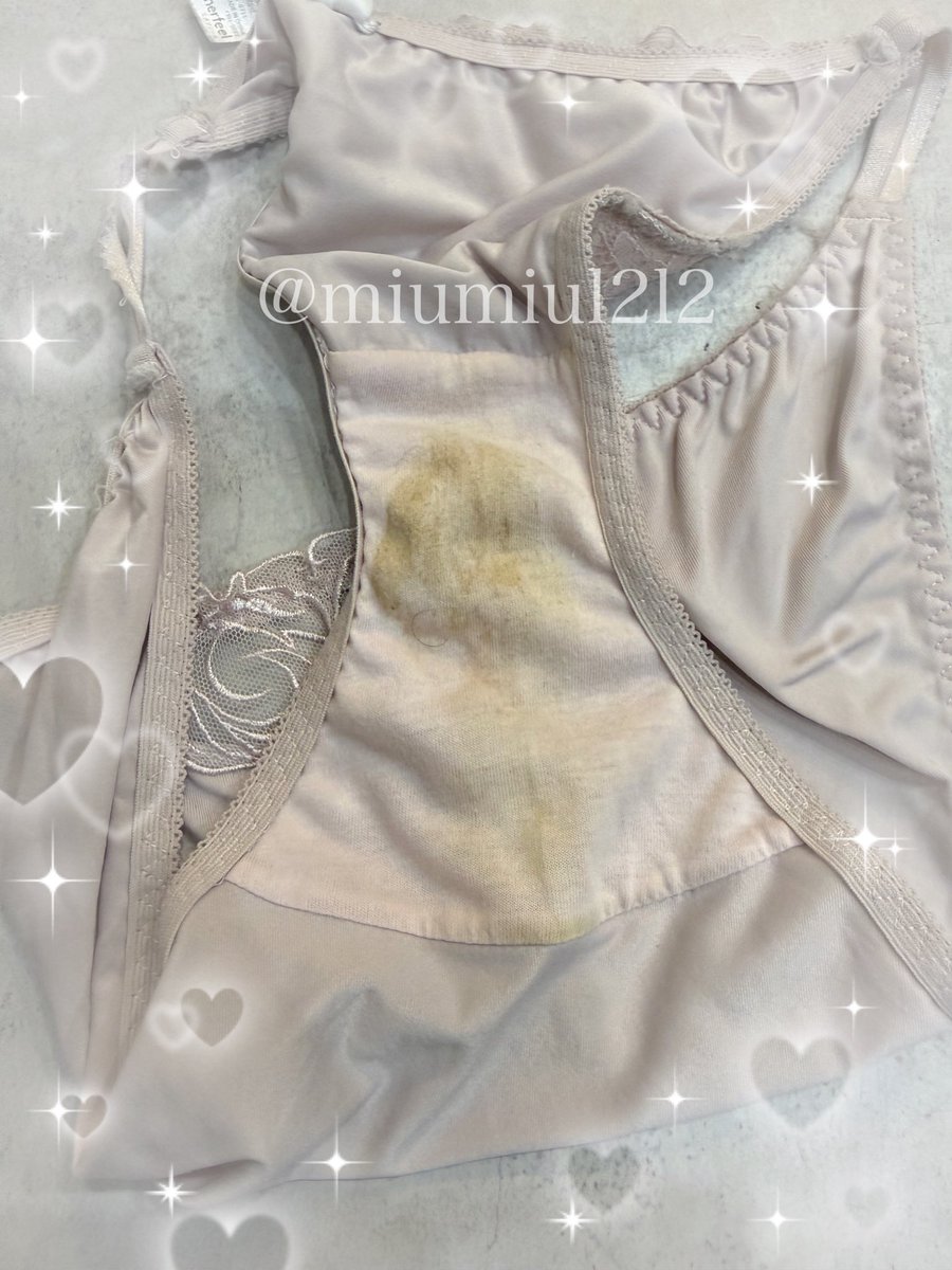 miumiul2l2's tweet photo. ゲリラ販売です🎀✨
今日着用してたエメフィールのパンティ💗
送料込み2000円でお譲りします🩷
使用感ありのパンティお好きな方ぜひ🥰
明日発送可能です( ˊᵕˋ )✩‧₊˚
DMお待ちしています🥺❣

#売り子 #パンツ売ります #下着売買 https://t.co/vGwFvRxcKX