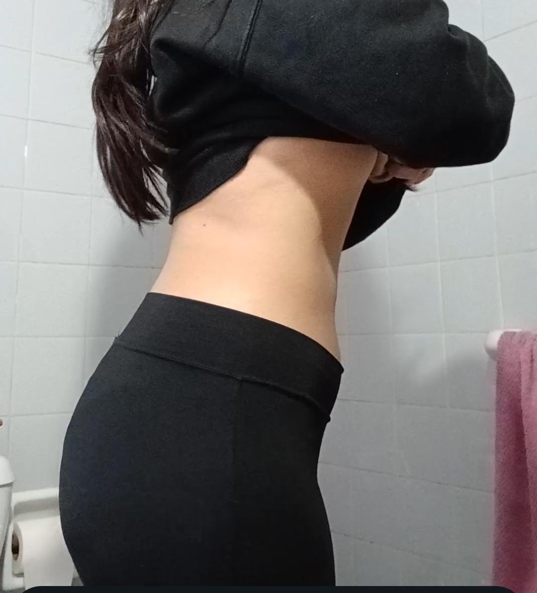 bbeebunny's tweet photo. sucking in and still FAT im ending it https://t.co/yB7JTnutI0