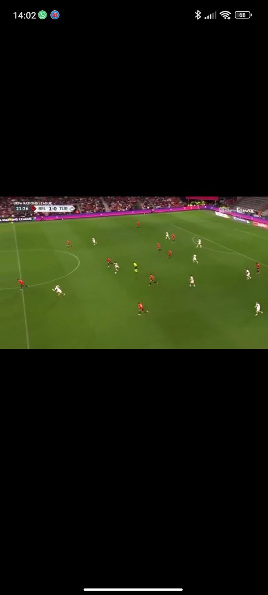 Nuri_Yigitoglu's tweet photo. @hdbeyligi Arda'nın ilk top kontrolü tam olarak bu fotoğraf. Burada barışa atsa kaleciyle karşı karşıya mı kalacak ? %100 geseli bu aq futboldan gram anlamıyor https://t.co/5DFhddbffm