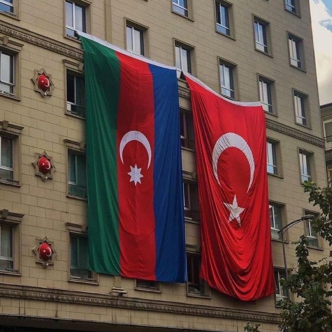 sblsnmz19's tweet photo. Bir yar var bilir misin?
Bir kalpte iki cihan.

Türiye - Azerbaycan https://t.co/HF4BQesceA