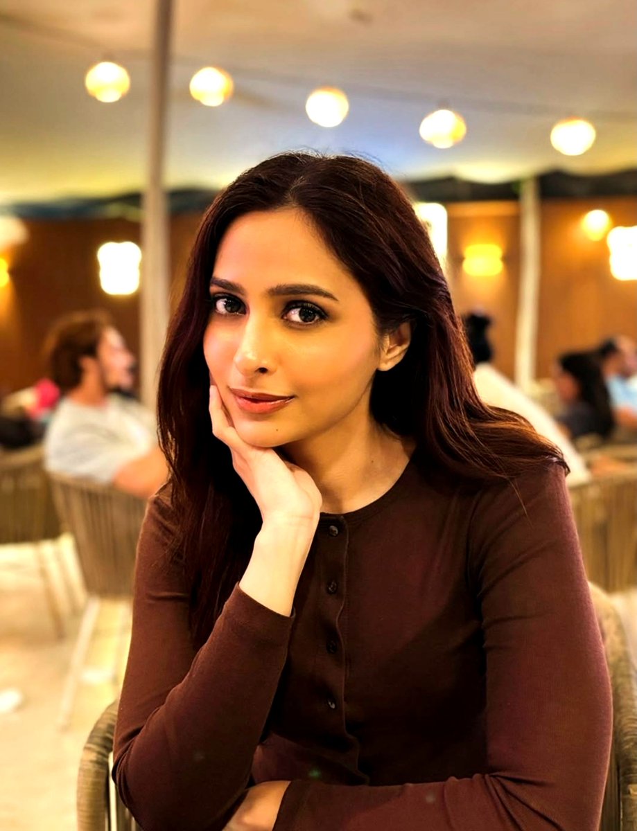 sleepybubblez__'s tweet photo. Face card of karishma 🔥🔥🔥🔥🔥
Eyes🔥sharp nose 🔥🔥 sharp jawline 😌😌😌✌️ my heroine girl 🔥
#aarohi #aaru #karishmasawant #abirohi #fahmaan #khan #yrkkh #sawant #Leadactor #karshad  #harshadchopda #viral https://t.co/8VP3BYOexq