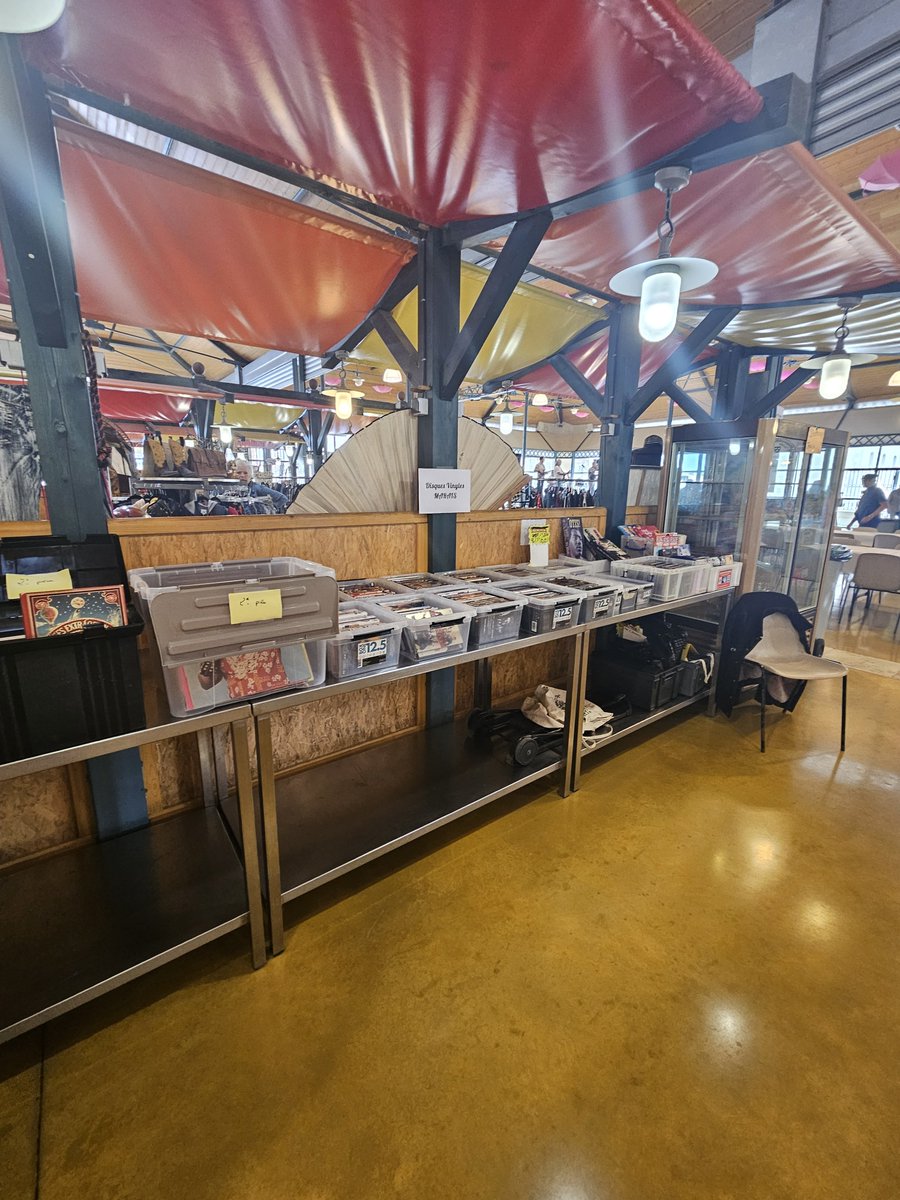 yohanberat10384's tweet photo. Nombreux stands et jeux en bois enciens a la journée vintage a mirande dans le gers dimanche 4 octobre
#mirande #gers #journéevintage #jeuxenciens #stands https://t.co/Vg8SHbiM9A