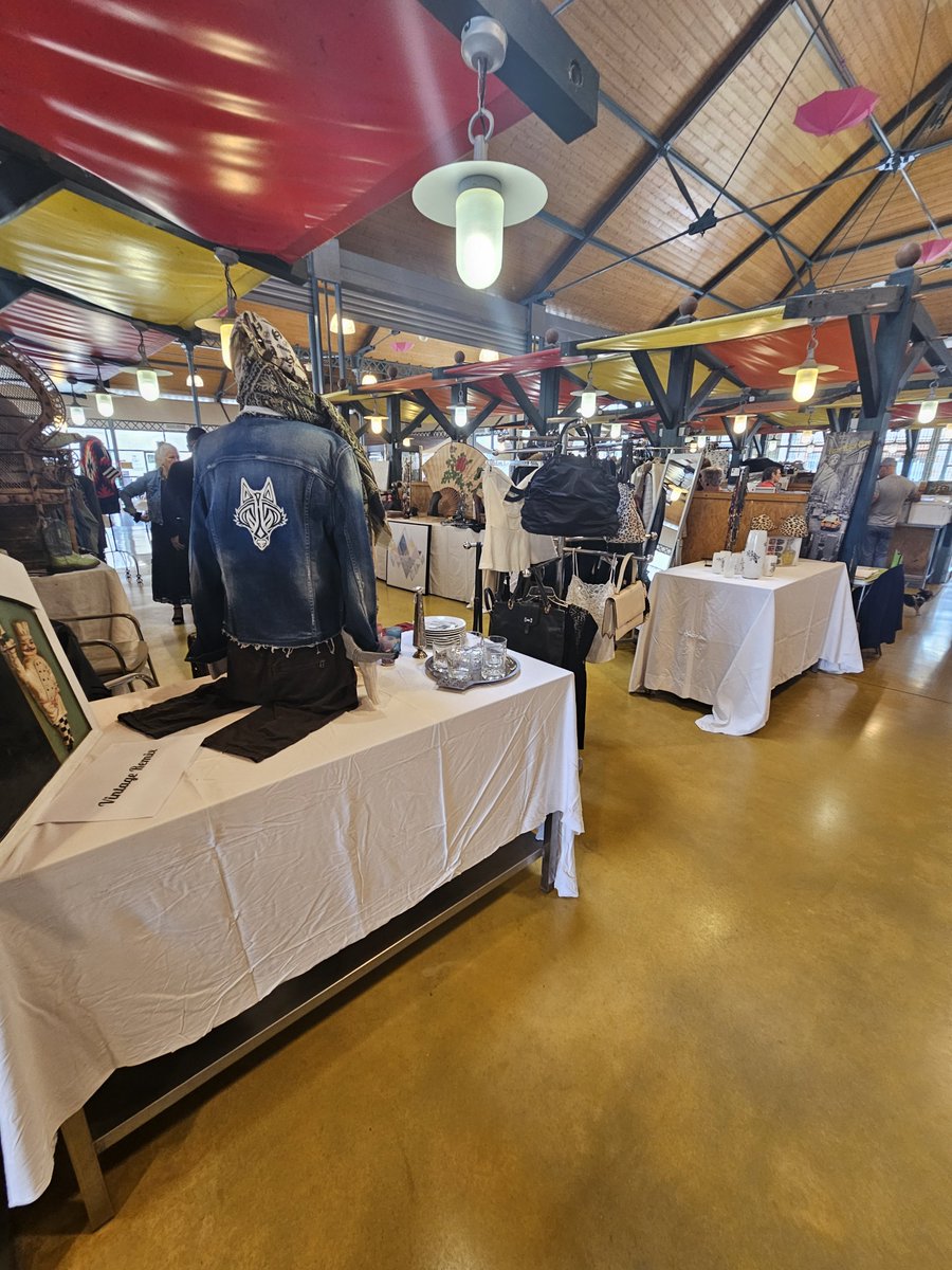yohanberat10384's tweet photo. Nombreux stands et jeux en bois enciens a la journée vintage a mirande dans le gers dimanche 4 octobre
#mirande #gers #journéevintage #jeuxenciens #stands https://t.co/Vg8SHbiM9A