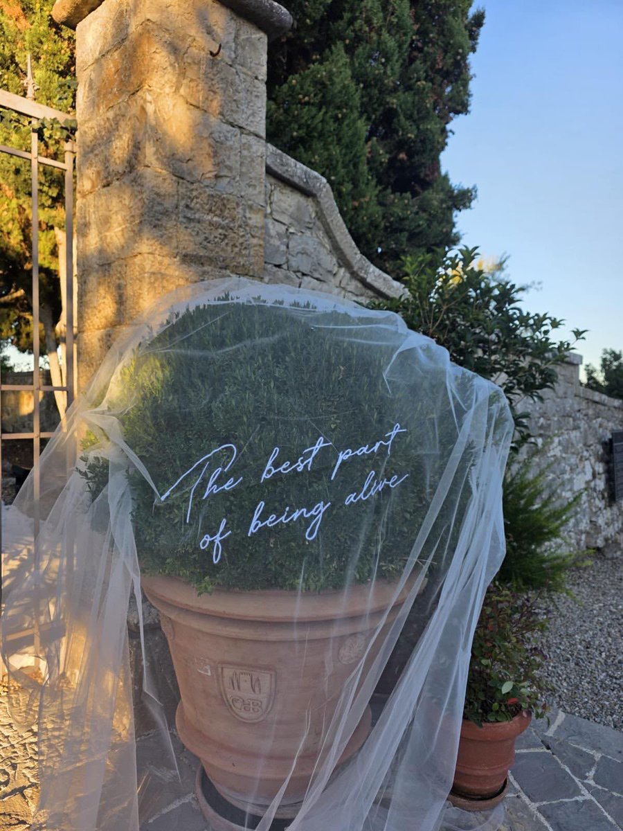 Damiano_x_David's tweet photo. the best part of being alive 

The wedding ceremony at Castiglion del Bosco, A Rosewood Hotel 
📸 Allesia Franco https://t.co/KStvW5e1IO