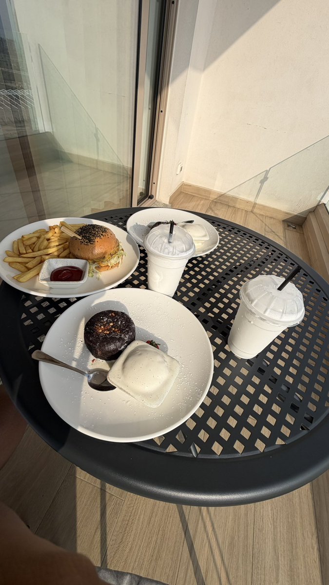 praisejohnn's tweet photo. Dessert 🍨 
On boyfriends day 💗 https://t.co/gfDhqWiBSi
