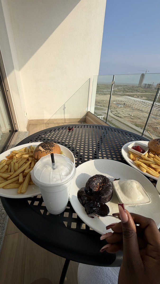 praisejohnn's tweet photo. Dessert 🍨 
On boyfriends day 💗 https://t.co/gfDhqWiBSi