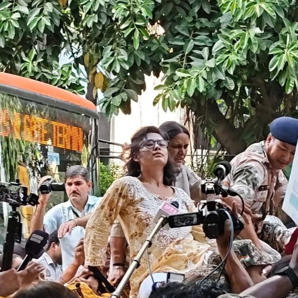NehaAisa's tweet photo. Delhi Police must be held accountable for alleged brutality against peaceful protesters. https://t.co/kUQNJZcUnb