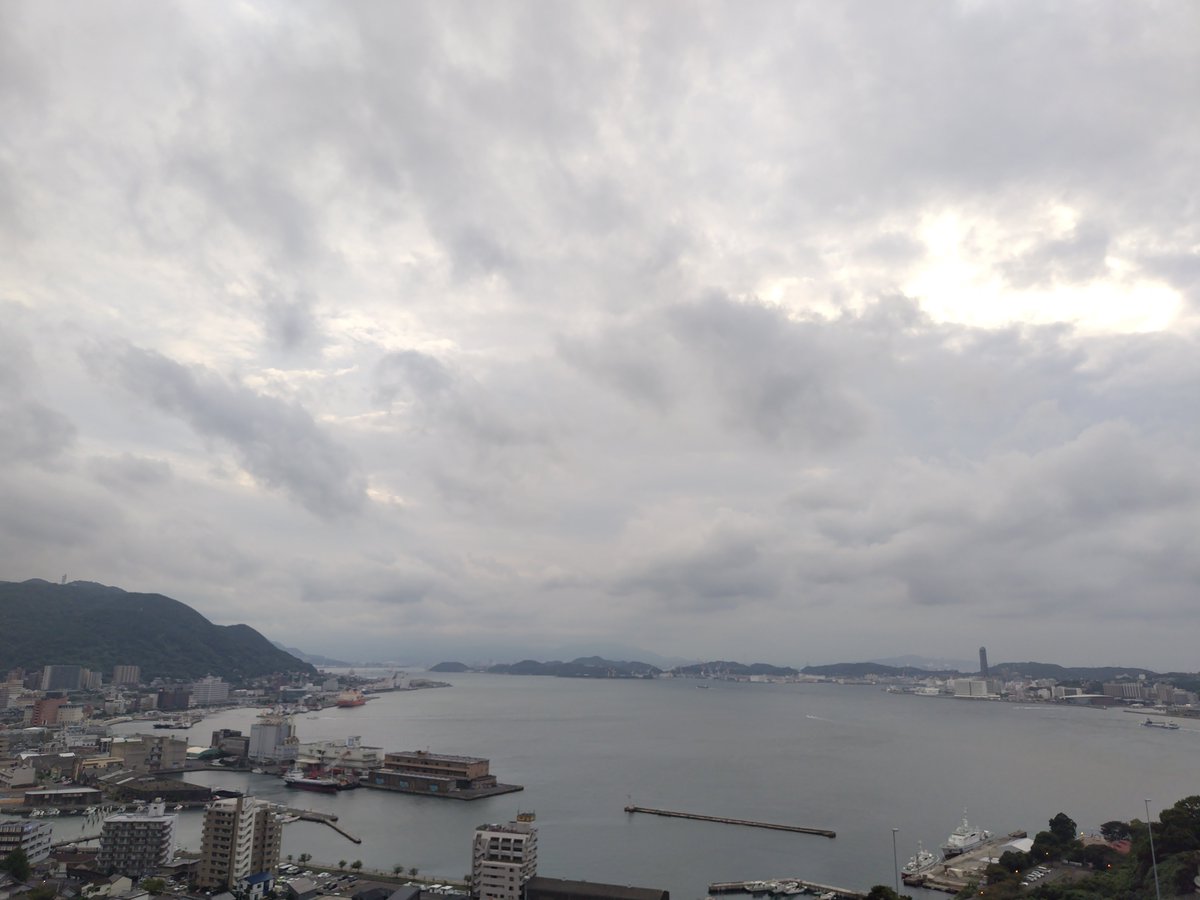 ogurisap's tweet photo. 門司　和布刈神社

関門海峡の下にある和布刈(めかり)神社
海側にも鳥居がある不思議
たまたま門司港に南極観測船ふじ(オレンジのやつ)が停泊してて一般公開されてた https://t.co/lBTCSpoejb