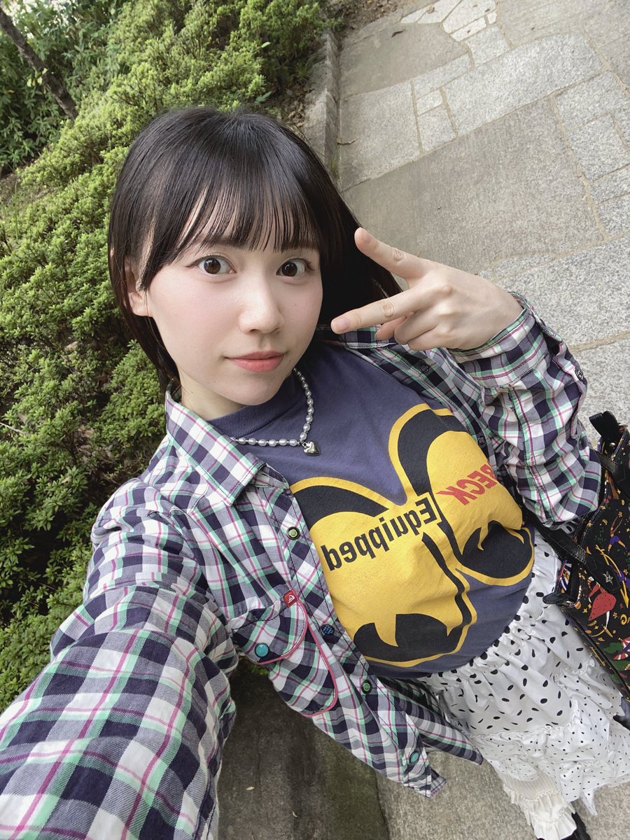 Rochi_ppp's tweet photo. 事務所が高円寺なので
高円寺ぽい古着コーデにした日🌟

SJOBECKのTシャツ、ぐるっと一周見ても身頃に縫い目が一切ないんだけど、どうやって作られてるの⁉️👀 https://t.co/5cJFcsaWYr