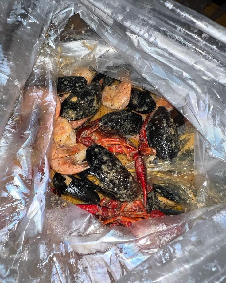 artevella's tweet photo. ㅤ

Mikha bisa tinggal di kamar sekecil ini sih...salut jujur. Anw selamat makan seafood! Stef ternyata di kos Mikha, freak.ㅤ

ㅤ https://t.co/aPT6ecnXbQ
