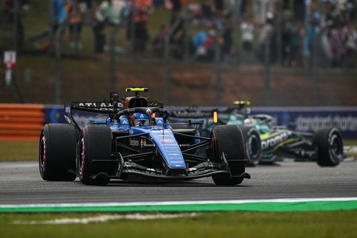Carlossainz55's tweet photo. 🇧🇭 We did everything right at the start and climbed all the way to P6. Unfortunately, I was hit at the restart and lost our chances at a good result. We also need to look into the execution and make sure we have a better weekend in Singapore.

👉https://t.co/kGILHiBkji https://t.co/hBU6XnLVmE