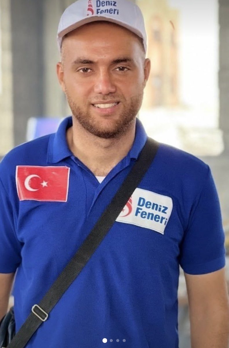 Nechamatova's tweet photo. Ce clown déguisé en soi-disant personnel d’une organisation humanitaire , 
se nomme Saqr al-Qaisi
Il est l’un des terroristes du Hamas 
❌qui a été ÉLIMINÉ ce matin dans de l'attaque ciblé par Tsahal ,
du véhicule à Deir al-Balah . https://t.co/DeXCLghfkR