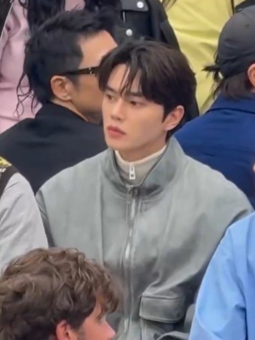 kiemical's tweet photo. junkang three tweets au. https://t.co/7cWIV2XllW