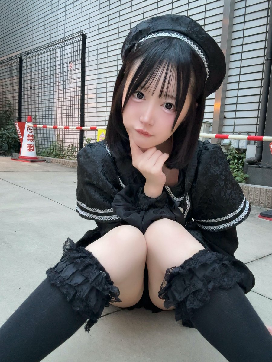 rr___nana's tweet photo. 君のすきな太ももの裏側だよ！ https://t.co/9DTwSOKFcd