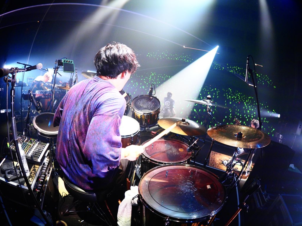 SHiN_Dr_KUMA's tweet photo. Geroツアー広島あざました！
10年ぶ���！？なんて感じないぐらいアツくて楽しい空間ありがとうございました！
昆布おにぎりを後にしたい派に確かな手応えを感じかなり嬉しい気持ち。ちょっと次来たら「壁側から食え！」って言ってもらっていいですか？🍙また来るけえの👋 https://t.co/WQb6yagXnP