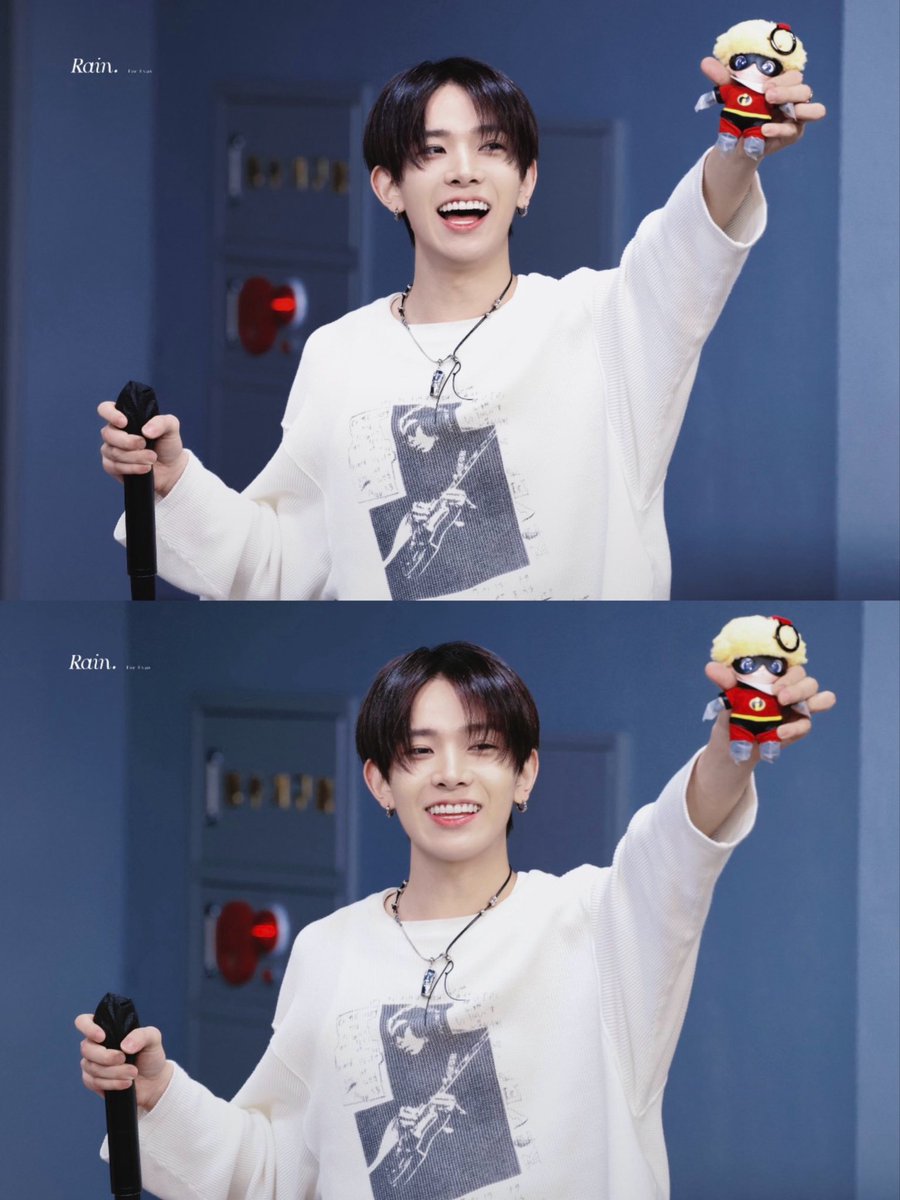 EVAN01ACE's tweet photo. LOOK AT HIS HAPPY FACE AND THAT BIG SMILE, HE’S SO PRECIOUS 😭🫳🏻 https://t.co/WcqaDyz2o0