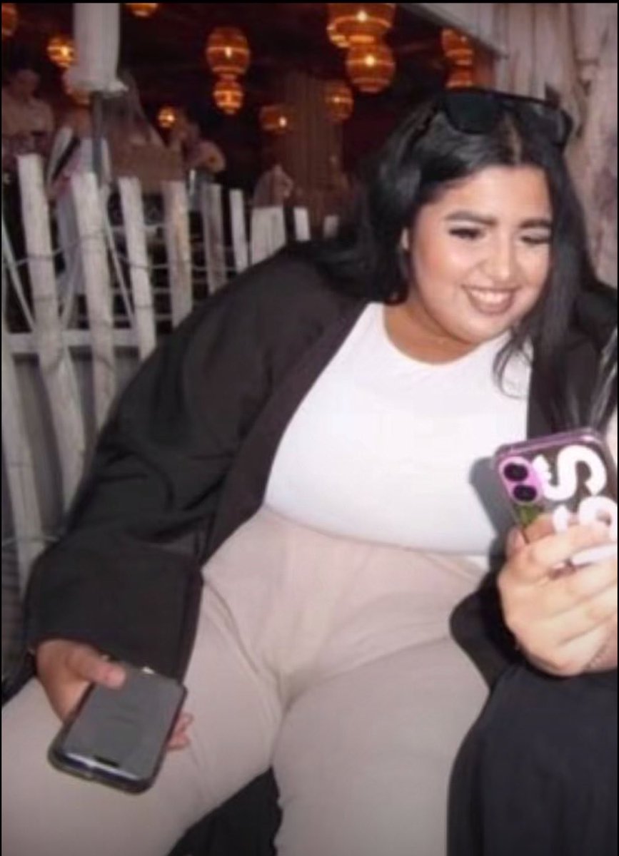 shlia922's tweet photo. wsh un bidon d’huile le coran 😂😂😂 l’image elle me 3yef elle est graisseuse a mortttt 
Ya même de l’huile sur sa fouf les gars c’est légendaire https://t.co/PsNGWxQ27h