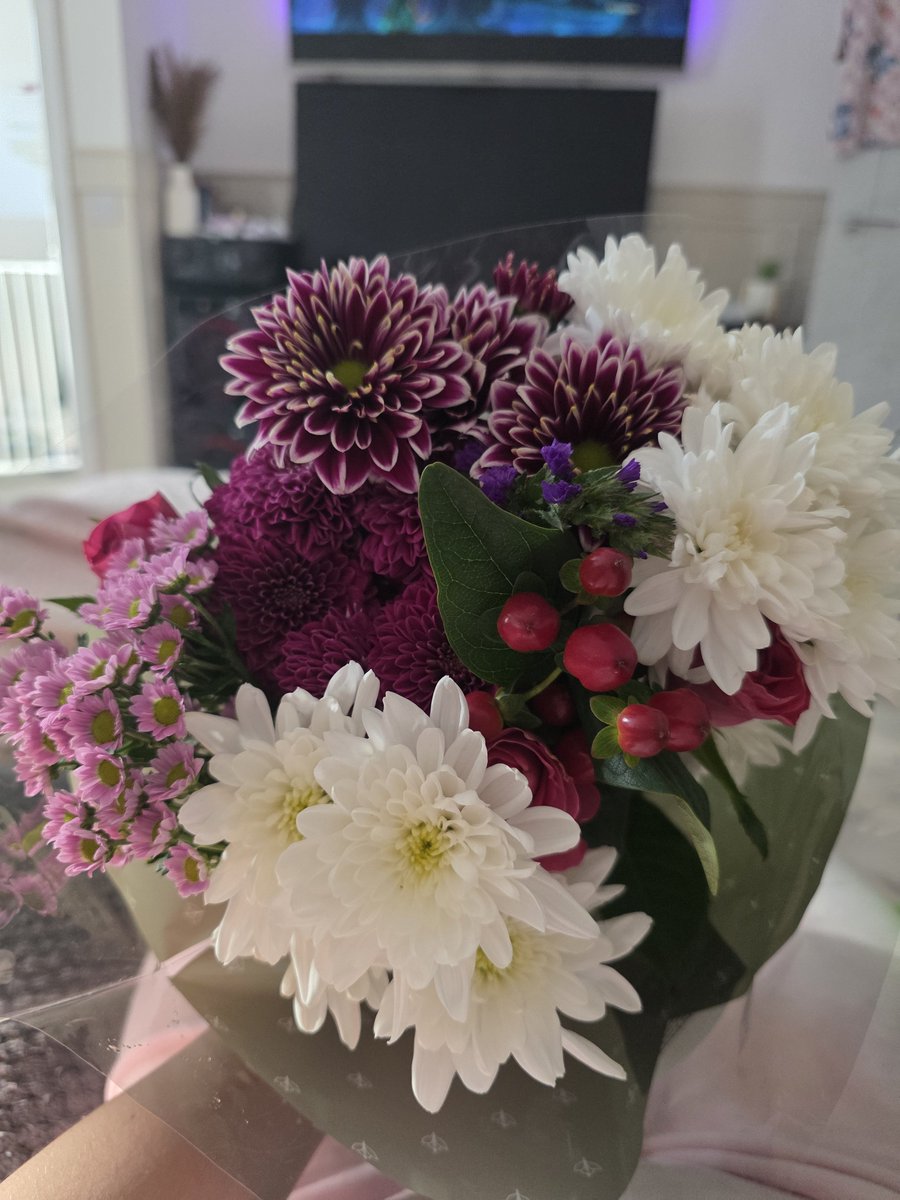 luxx_bratt's tweet photo. From me to me 💐
Because every girl deserves flowers🤍 https://t.co/cLufRauKGG