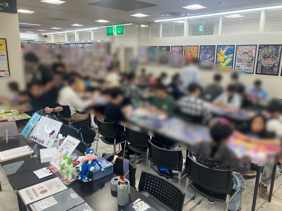 houkago_pokeca's tweet photo. 本日は50名様のご来場誠にありがとうございました❤️
1位はともくん、2位はジレガちゃんとサカナくん、3位は天才メガネくんでした🏆
フェアプレー賞はしょうへいくんとなりました🥰
本日の詳細や次回以降の開催予定はnoteにまとめましたのでよろしければご覧ください☺️
https://t.co/XX1wzArqTV https://t.co/GvTfoXigt6