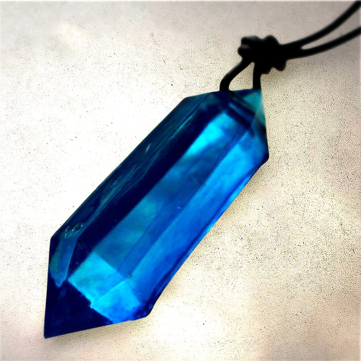 marinemesse48's tweet photo. 一眼レフカメラで撮影した鉱物風レジン
#ハンドメイド
#ファインダー越しの私の世界 https://t.co/b17e4nJ5VQ