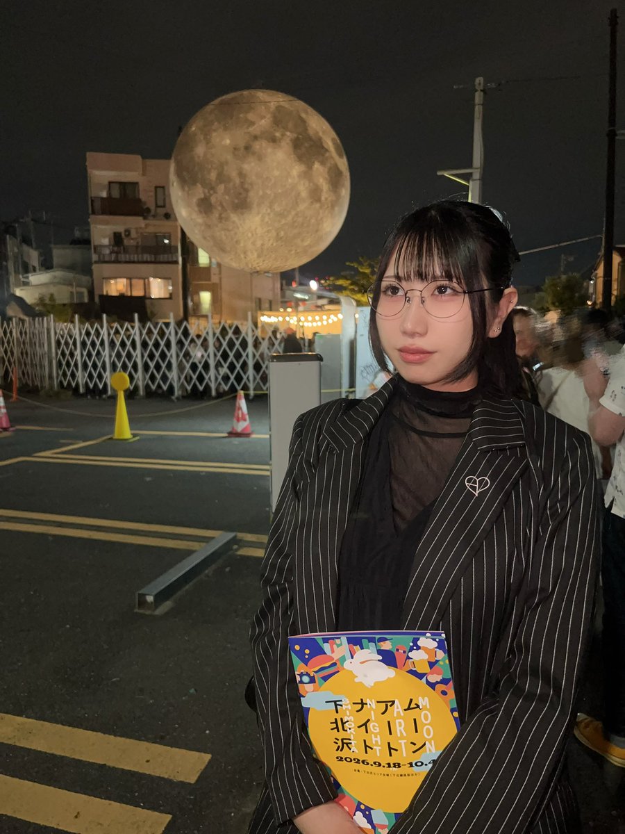 syugo0__'s tweet photo. 芸術の秋、どこ見てんの？ https://t.co/gXMGMgM2eU