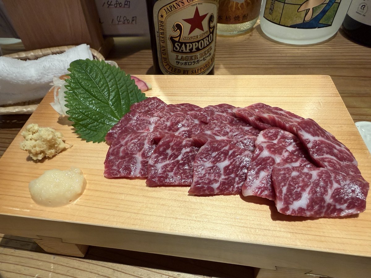 crazy_oyster's tweet photo. チョット遠出する予定があり、せっかくこっちの方まで来たのなら…と、近くで一泊することに
夜になってようやく飲めたビールは旨過ぎた
食べた馬刺しも久々に唸る旨さだったし、この量でこの値段なら安いと思えた😋
〆のラーメン行く前にもう一軒呑みたいが…もうかなりお腹膨れちゃって…
某コーヒー店で休憩中😂