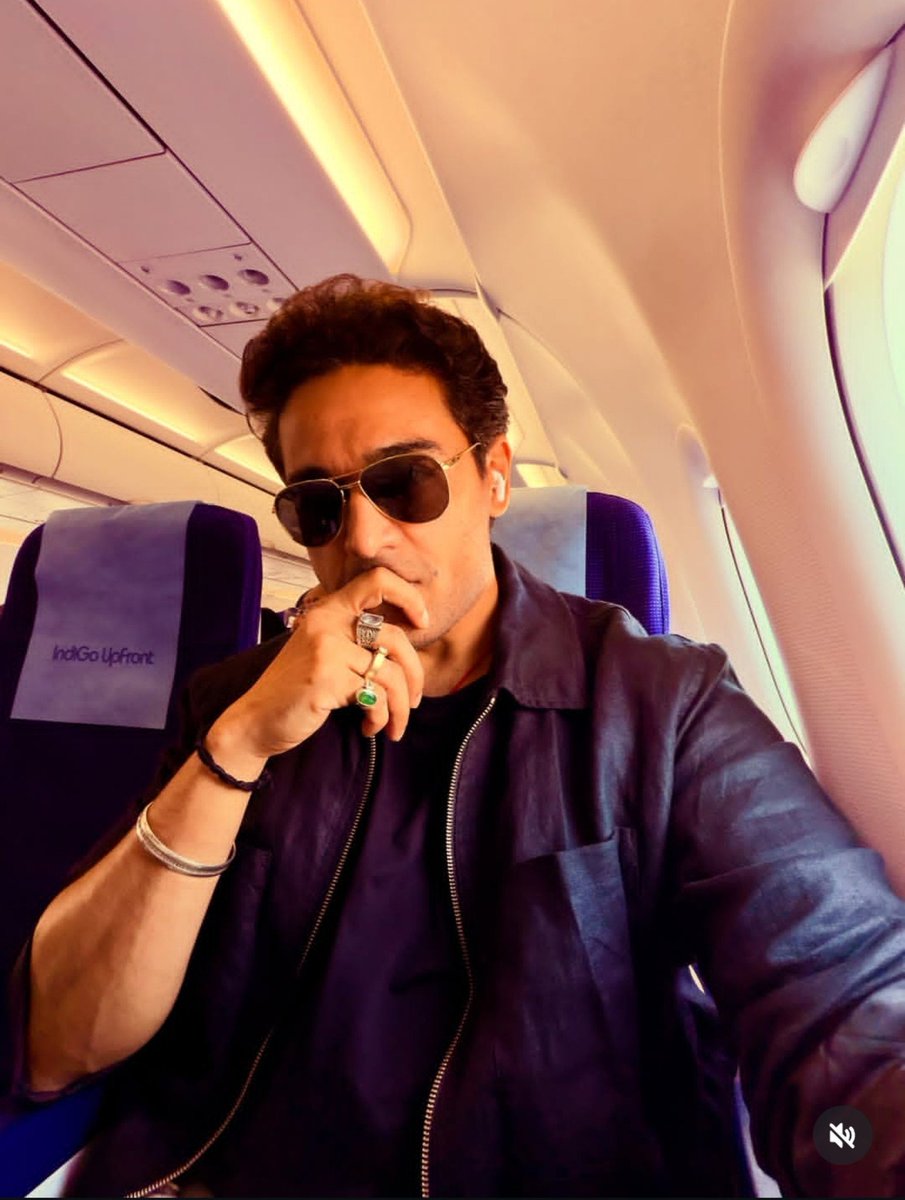 KhanNazk6540's tweet photo. Look set,audience ready

Ab bas Promo ka wait h😊
 #GauravKhanna #GK https://t.co/DgWSyOaWmX
