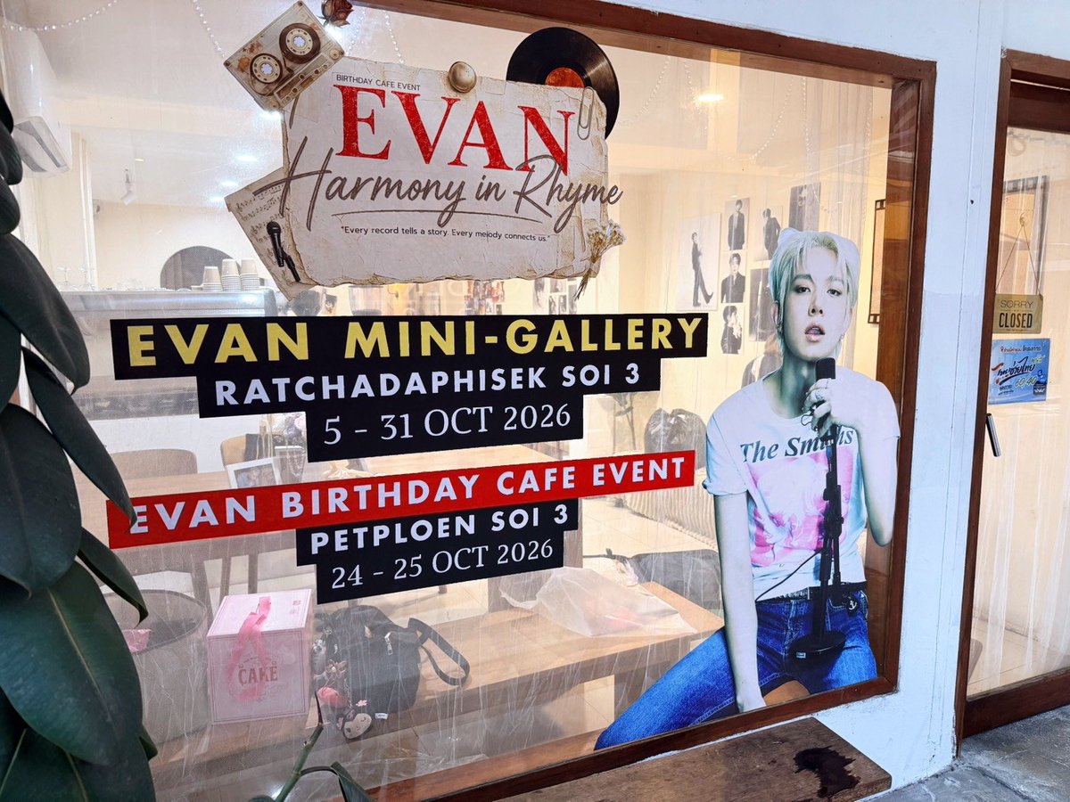 enhapyeon's tweet photo. 🎼Preview🎼

mini-gallery วันเกิด EVAN (HEESEUNG) พร้อมเปิดให้เข้าชมฟรี เริ่มตั้งแต่วันพรุ่งนี้เลยนะคะ 

พิเศษ! เมื่อซื้อเครื่องดื่มใดๆในร้าน รับฟรี! โปสการ์ดและโฟโต้การ์ด (แจ้งที่พนักงานในร้านได้เลยค่ะ) 

#EVAN_HarmonyinRhyme #เพลินเพลงกับอีวาน 

--- 🖼 mini-gallery --- 
📆 5 - 31 Oct 2026
📍Apostrophe s speciality cafe, สาขารัชดาซอย 3 (mrt พระราม 9)
🕙 เปิดทุกวัน 7.30-17.00 น.

---🎂 BD event --- 
📆 24-25 Oct 2026
📍 Apostrophe s speciality cafe, สาขาเพ็ทเพลิน รัชดา (mrt พระราม 9) 
🕙 10.00 - 17.00 น.

#คาเฟ่วันเกิดฮีซึง #คาเฟ่วันเกิดอีวาน #Happy_Birthday_EVAN #Happy_EVAN_Day #EVAN #HEESEUNG #에반 #이희승