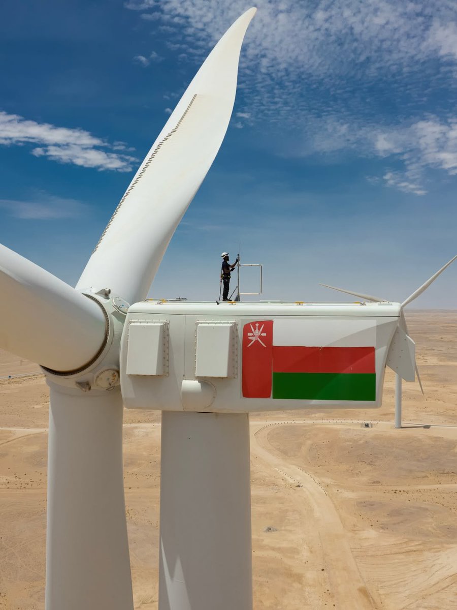soon_in_oman's tweet photo. من المقرر خلال العام الجاري بدء تنفيذ 6 مشروعات جديدة لإنتاج الطاقة المتجددة من طاقة الرياح والطاقة الشمسية 🇴🇲

هذه المشروعات ستقام في محافظتي الوسطى وظفار، ومن المتوقع أن تدخل حيز الإنتاج بنهاية عام 2027 لتنتج أكثر من 2000 ميجاواط ✨ https://t.co/egD1PaSjY9