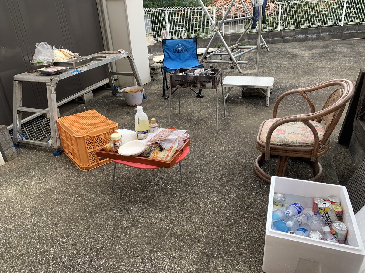 kouvvvvvv's tweet photo. 久々の太陽満喫しながら朝から洗車していっぬの予防接種へ
帰宅後庭の手入れしてたらアケビがなってて恐る恐る食べたら罪悪感湧くくらい甘かった
昼はBBQしてたらまた曇ってきたんで早めにお開きして薬湯で整ってきた
サウナ後アイコス吸って風呂入って〜の繰り返ししたらヤニクラすんごい https://t.co/F88pdwTyMM