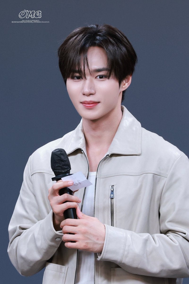JunseOMeGa_'s tweet photo. 261004 뮤직플랜트

#준서 #김준서 #JUNSEO #ジュンソ　
#알파드라이브원 #알디원 #ALD1 #ALPHADRIVEONE https://t.co/EtAawLNaUY