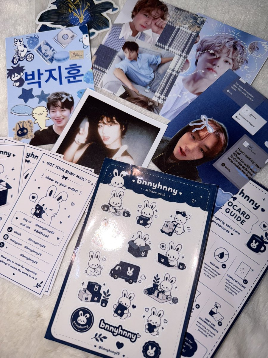cafeosw's tweet photo. i’m the happiest wannable today~! thank you so much @bnnyhnny29 !! 

my first wanna one album is here feat uri guanlin 💗🤩

#BHProof https://t.co/8Gm6sJkNm7