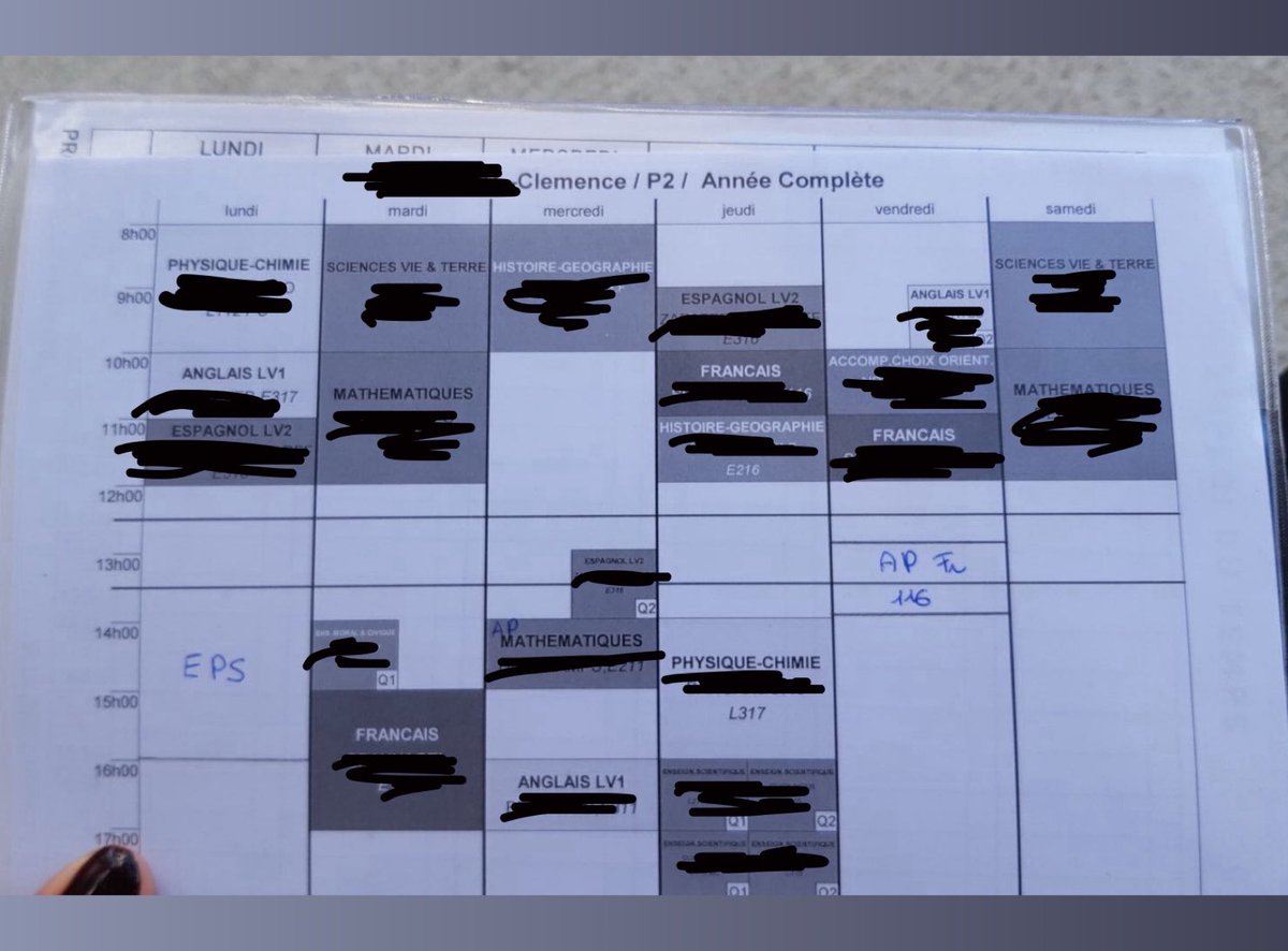 myhomeheero's tweet photo. Mon edt de première quand j’étais au lycée (2019 💀💀) osez me dire que c’est un edt NORMAL quand t’as 16 ans. Arrêtez d’être des rageux de boomer svp https://t.co/e8MAge7raf